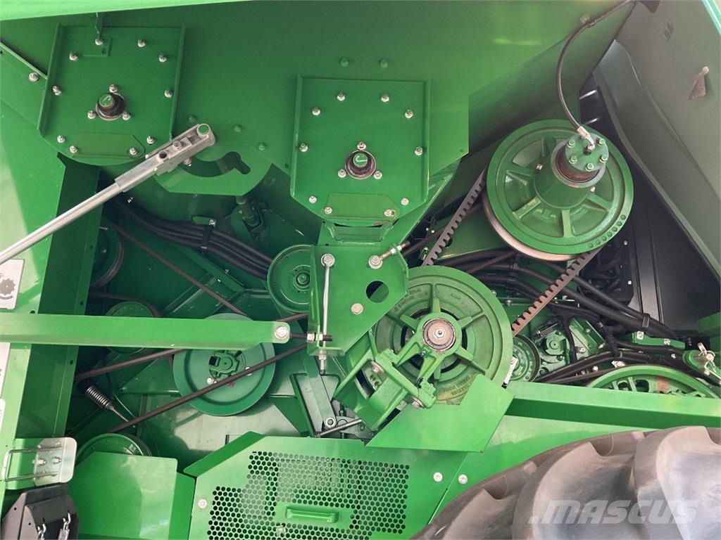 John Deere T670 Зернозбиральні комбайни
