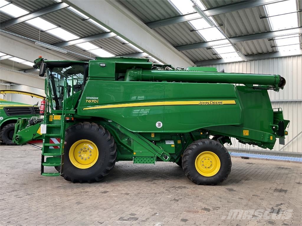 John Deere T670 Зернозбиральні комбайни