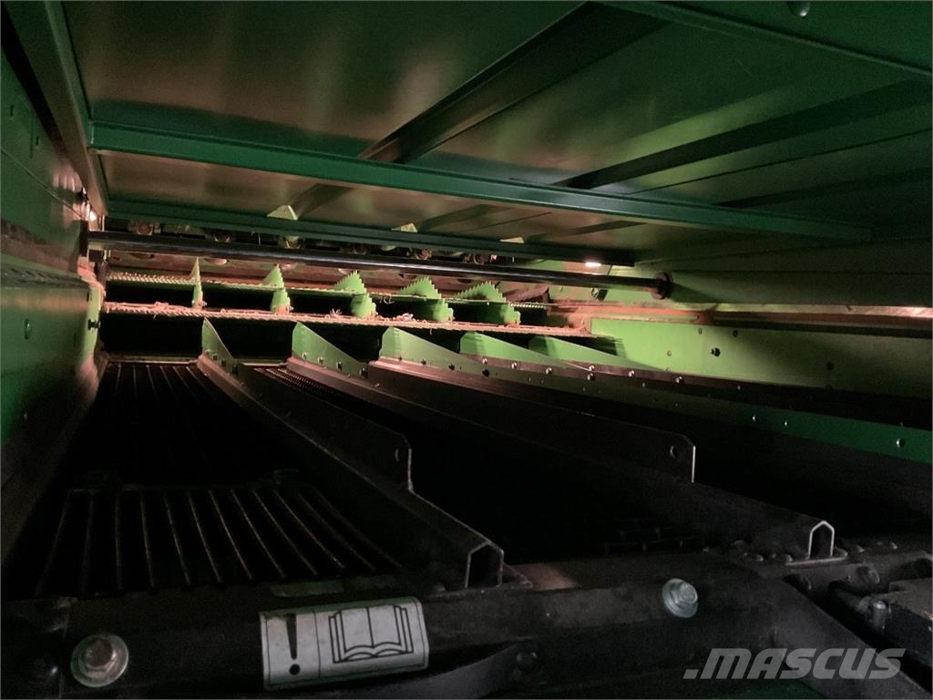John Deere T670 Зернозбиральні комбайни