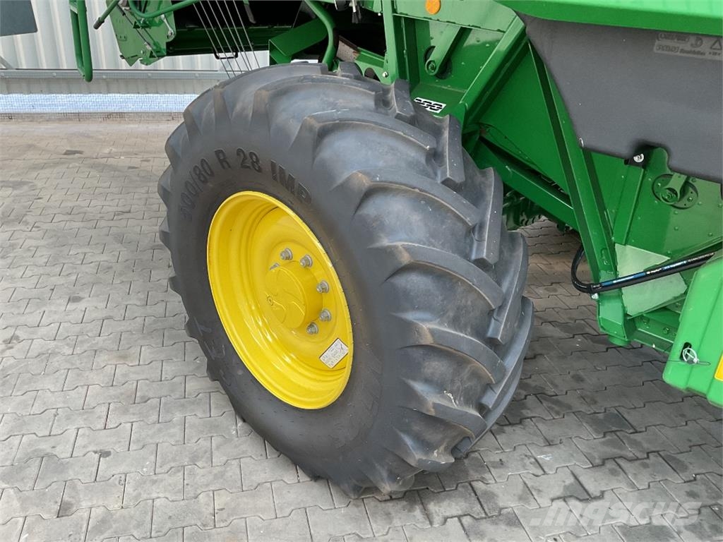 John Deere T670 Зернозбиральні комбайни