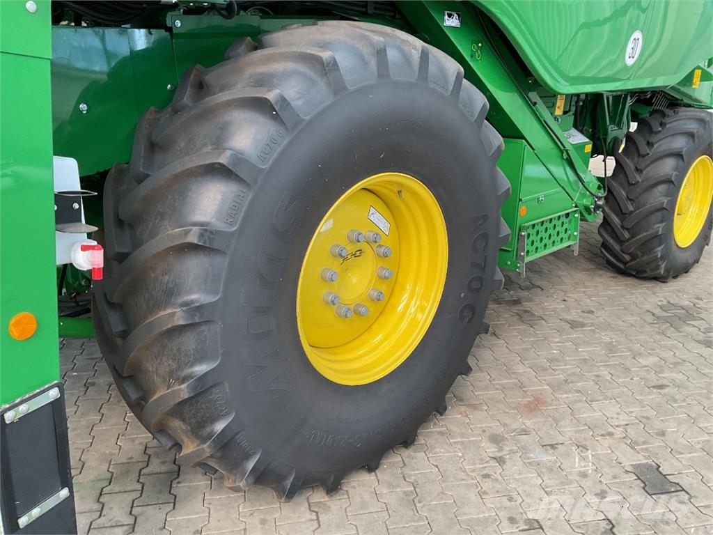 John Deere T670 Зернозбиральні комбайни
