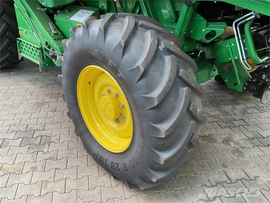 John Deere T670 Зернозбиральні комбайни