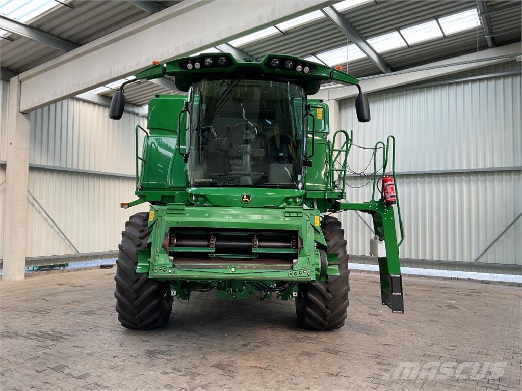 John Deere T670 Зернозбиральні комбайни