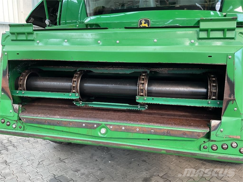John Deere T670 Зернозбиральні комбайни
