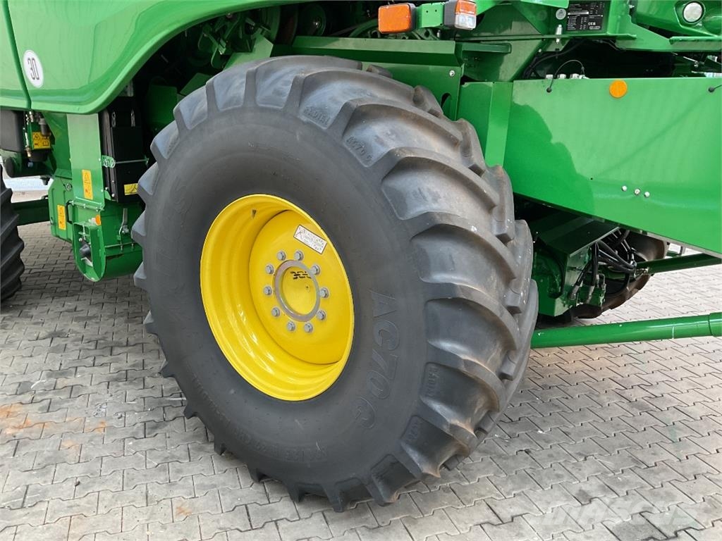 John Deere T670 Зернозбиральні комбайни