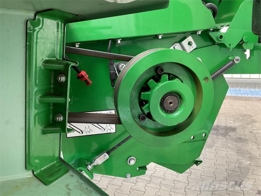 John Deere T670 Зернозбиральні комбайни