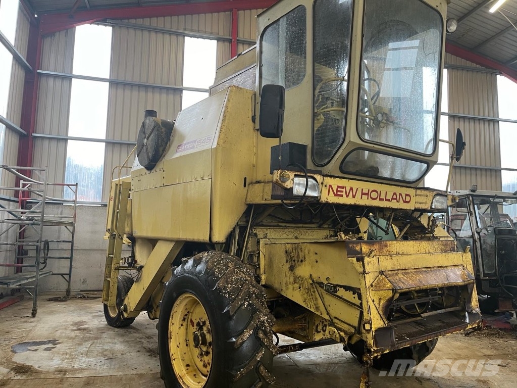 New Holland 1545 Skurtreskere