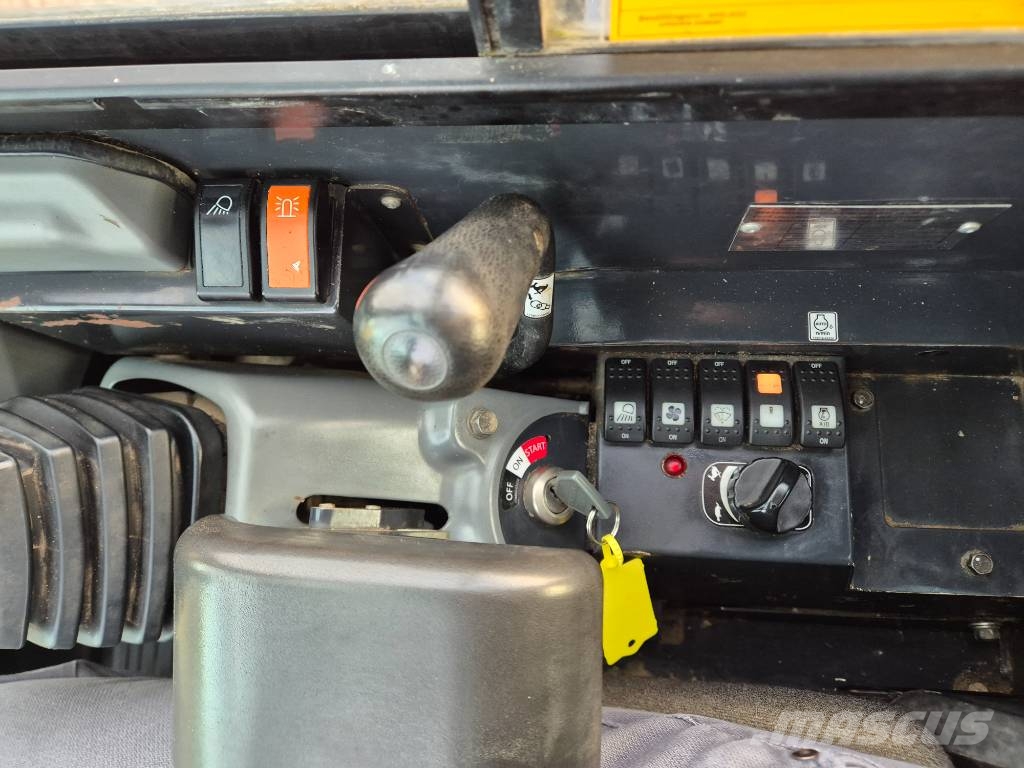 Yanmar Vio 27-6 // Powertilt // 4 buckets Minigravemaskiner