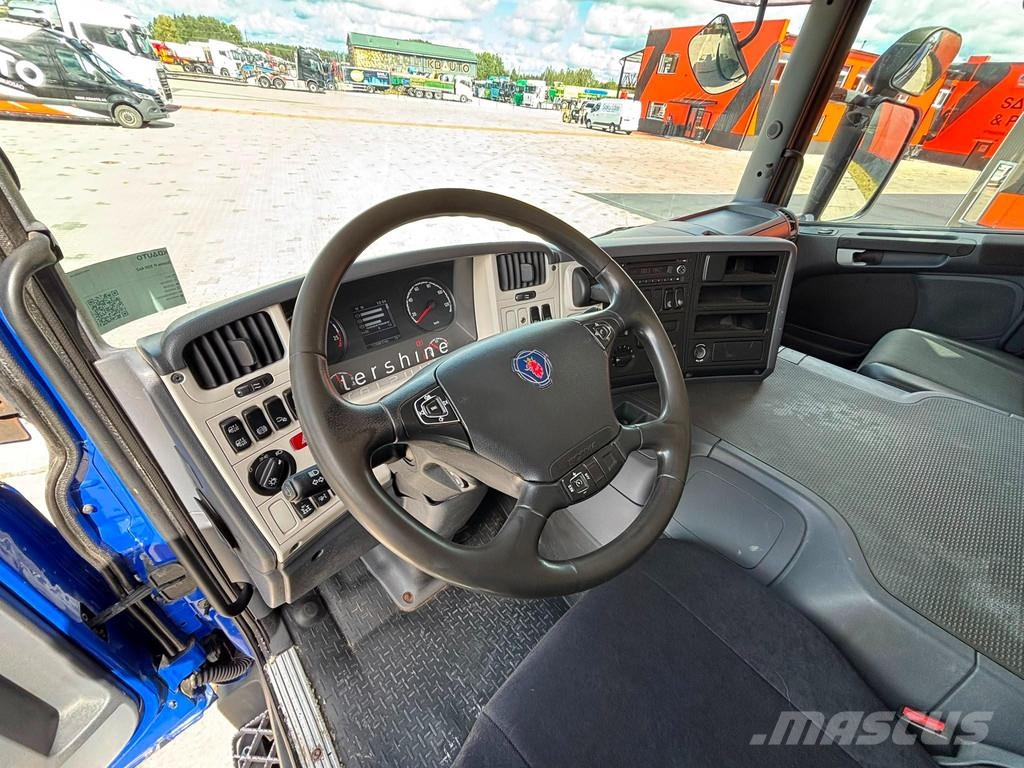 Scania P 320 4x2 HIAB 077B-2 / PLATFORM L=7286 mm Smagās mašīnas ar celtni