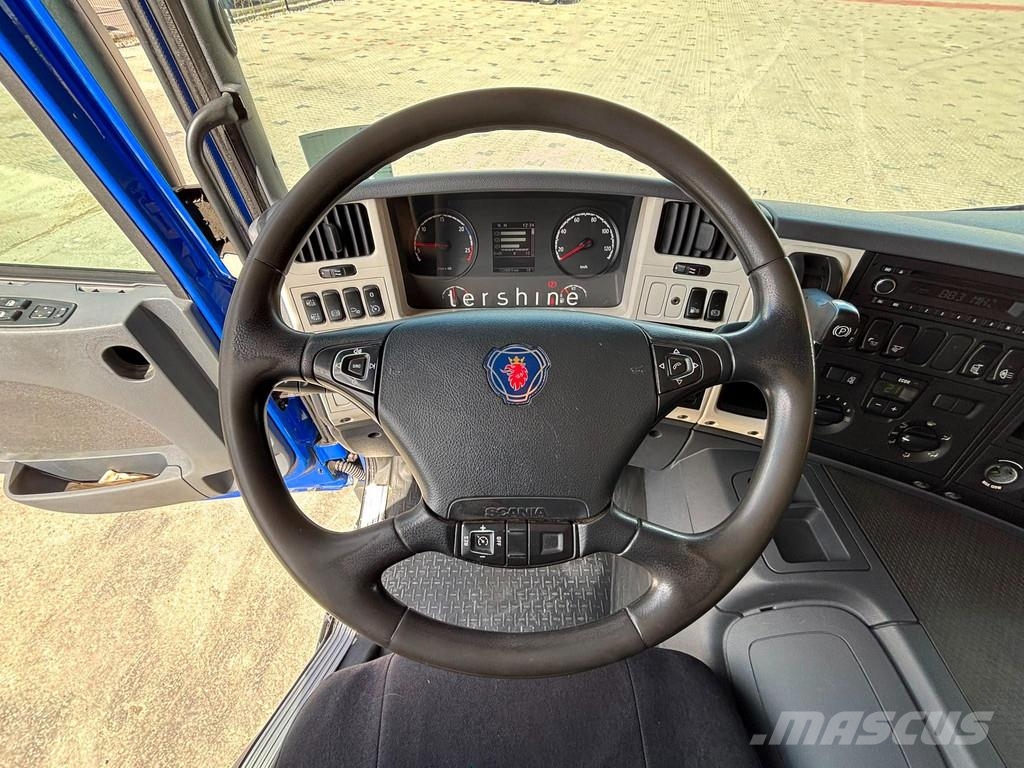 Scania P 320 4x2 HIAB 077B-2 / PLATFORM L=7286 mm Smagās mašīnas ar celtni