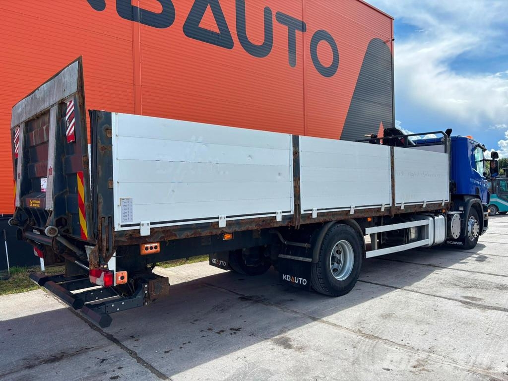 Scania P 320 4x2 HIAB 077B-2 / PLATFORM L=7286 mm Smagās mašīnas ar celtni