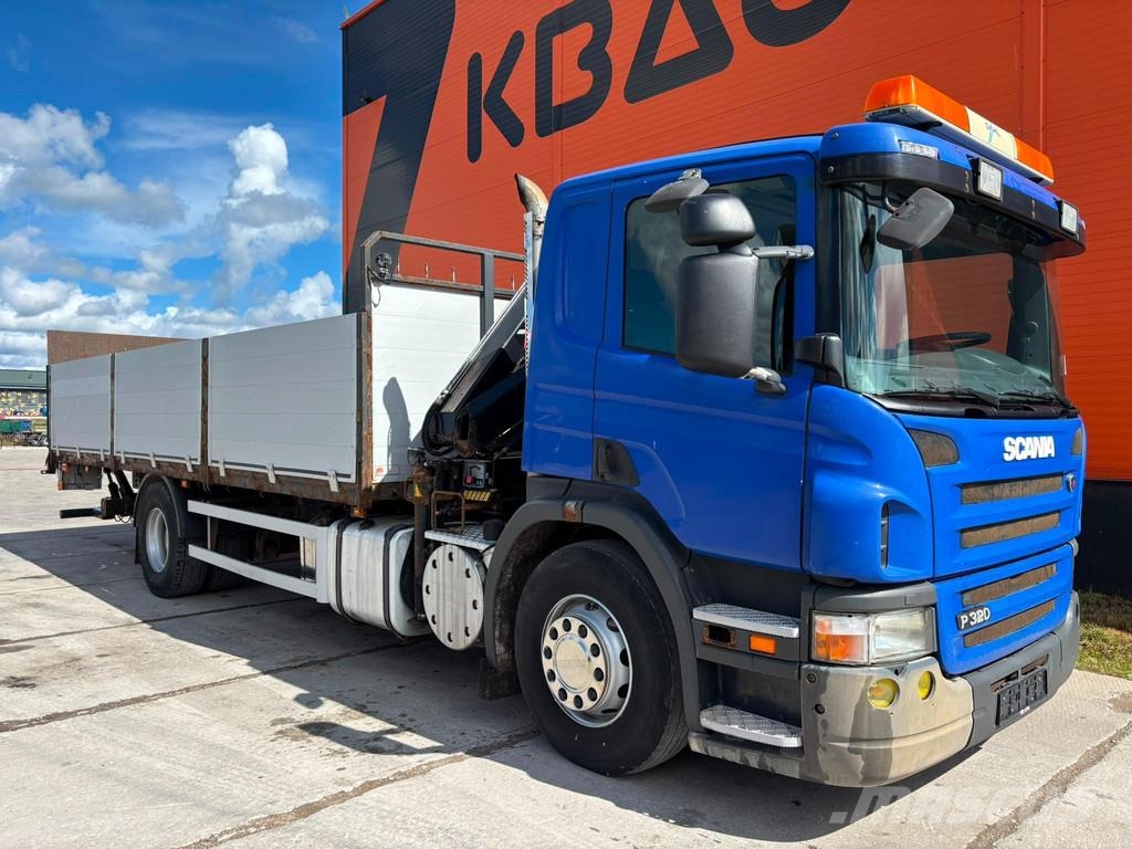 Scania P 320 4x2 HIAB 077B-2 / PLATFORM L=7286 mm Smagās mašīnas ar celtni