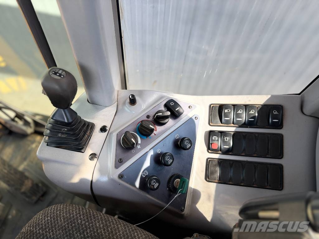 Volvo G946 - AWD Tiehöylät