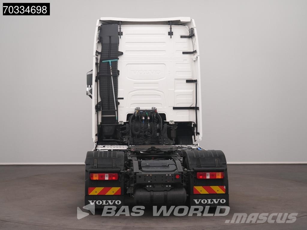 Volvo FH 500 4X2 XL 2x Tanks I-ParkCool ACC APK 02-2027 Vetopöytäautot