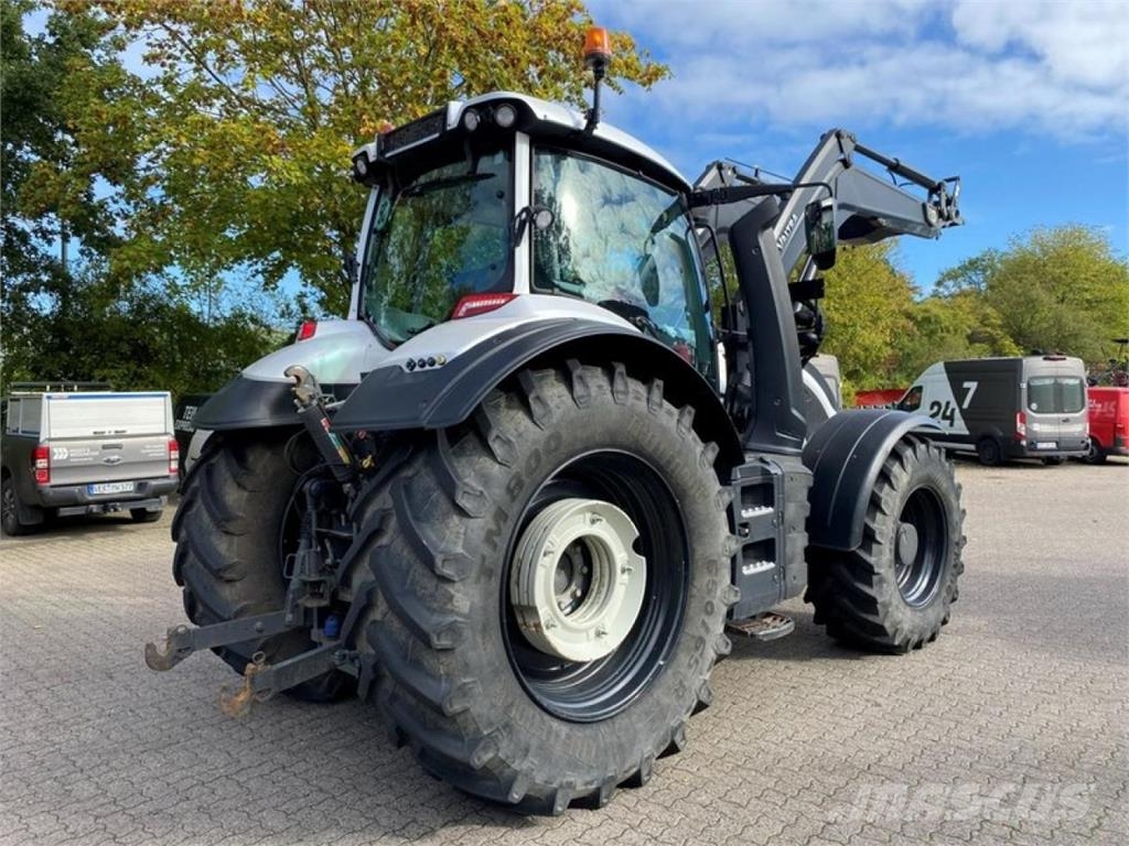 Valtra T174 VERSU Tractoren
