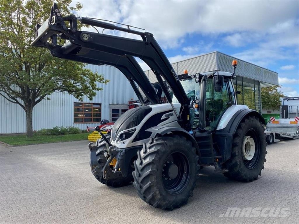 Valtra T174 VERSU Tractoren