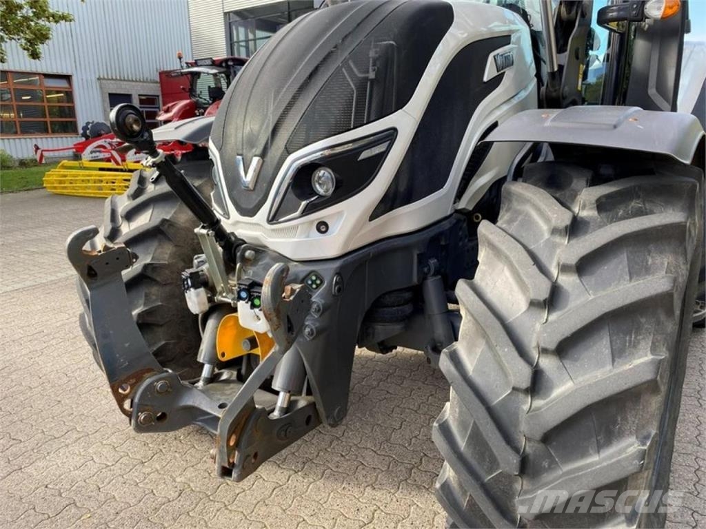 Valtra T174 VERSU Tractoren
