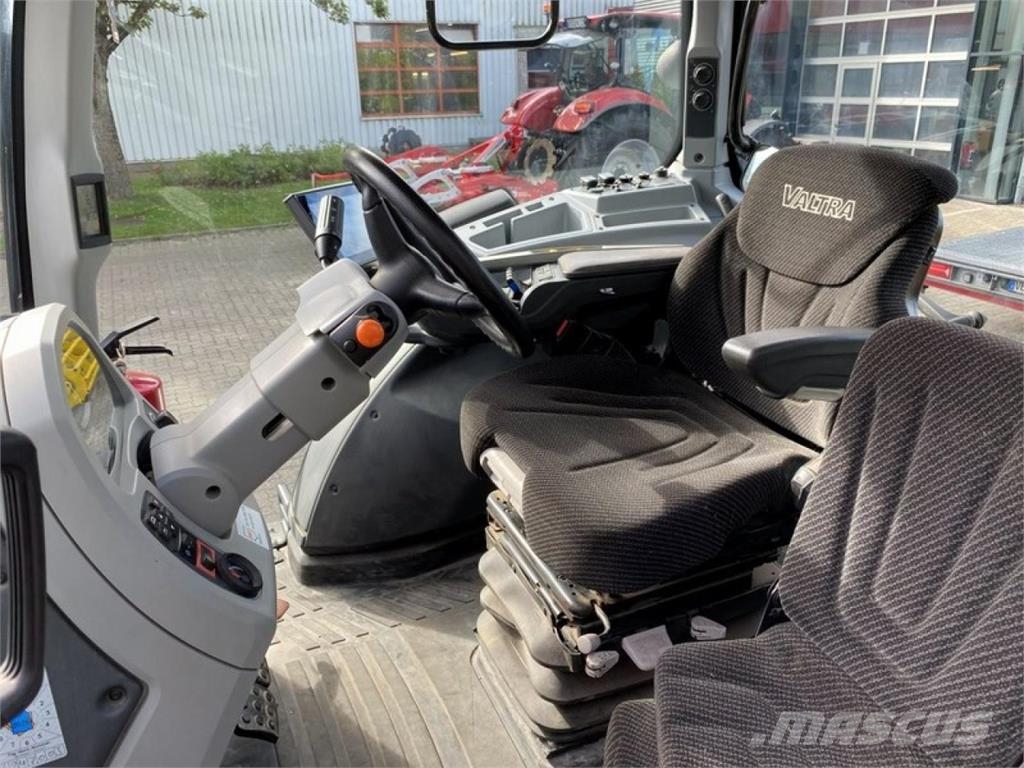 Valtra T174 VERSU Tractoren