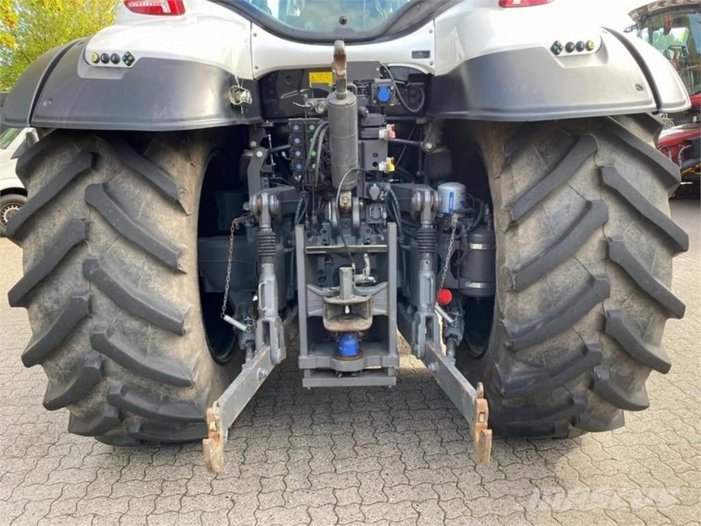 Valtra T174 VERSU Tractoren