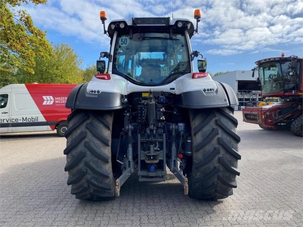 Valtra T174 VERSU Tractoren
