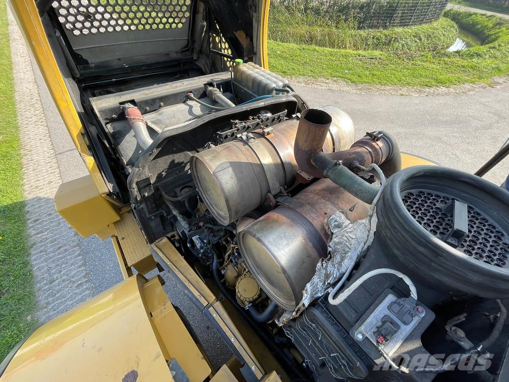 CAT 972M XE Kolesni nakladalci
