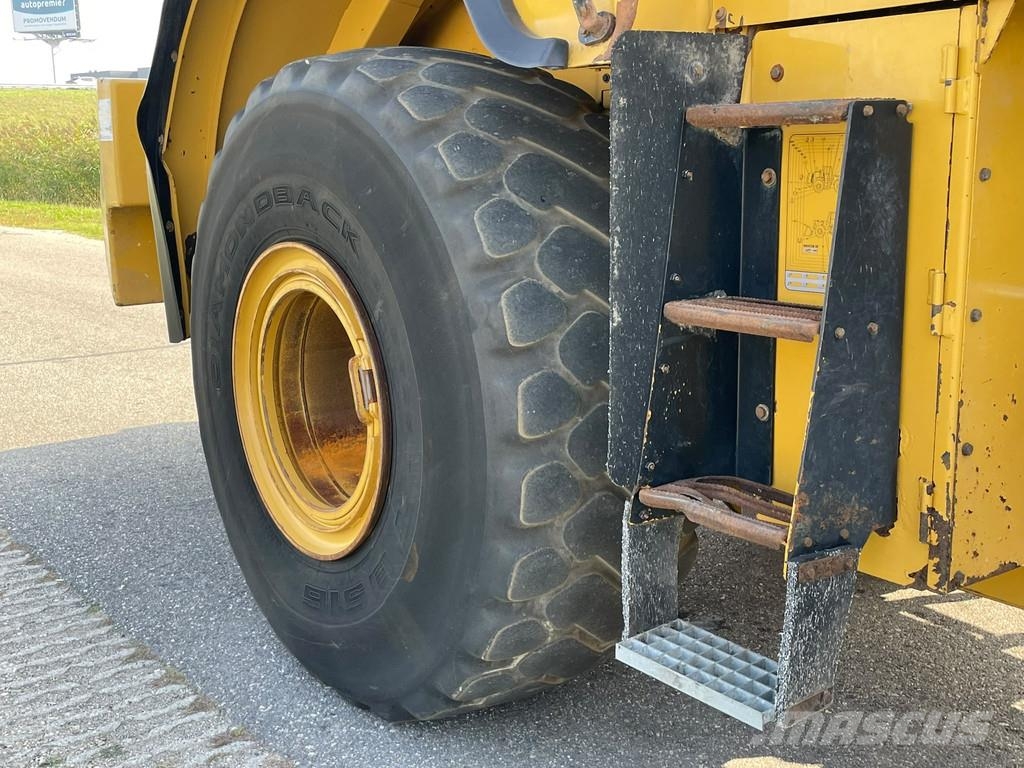 CAT 972M XE Kolesni nakladalci