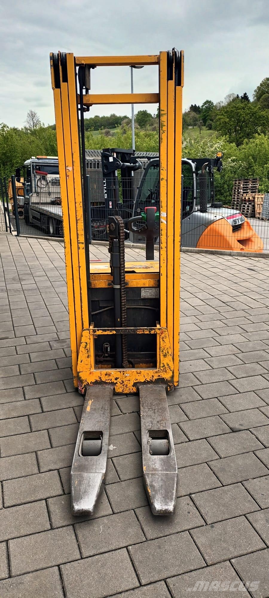 Jungheinrich EJC16 Triplex Stand-in stackers
