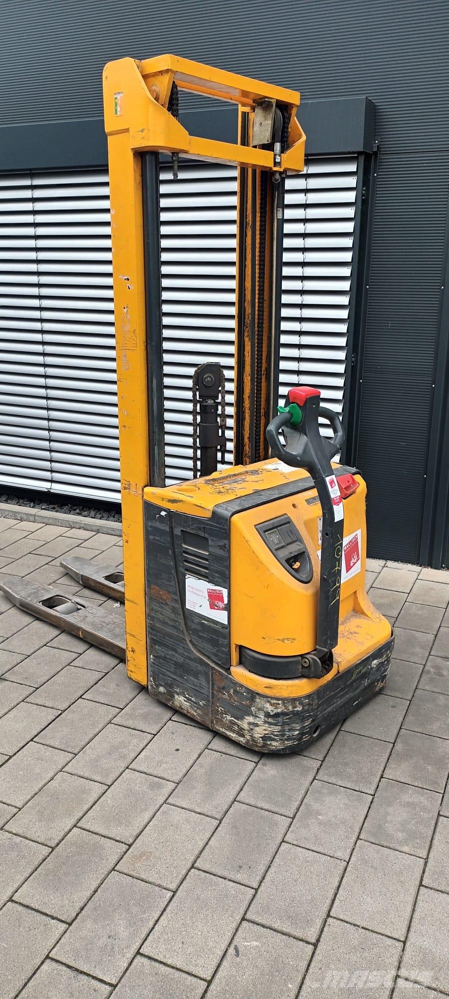 Jungheinrich EJC16 Triplex Stand-in stackers