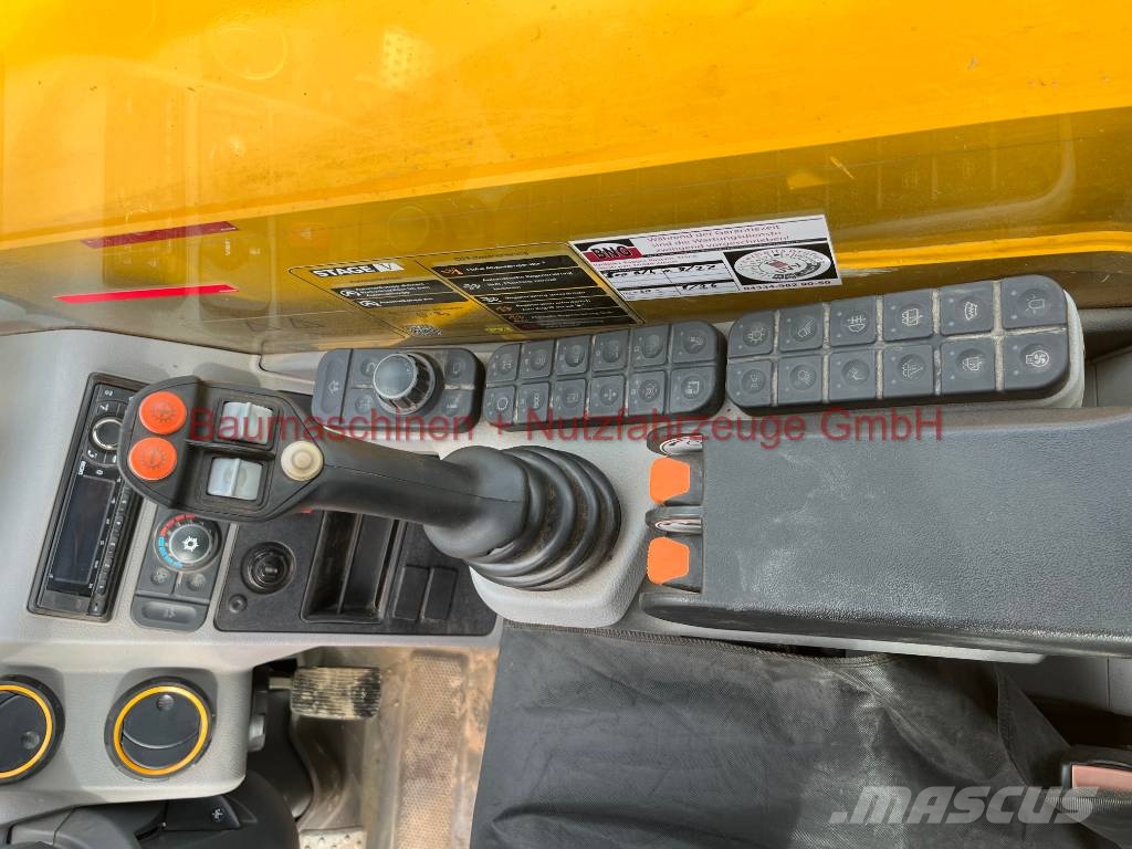 JCB 542-70 Agri Super DEMO 350h Verreikers
