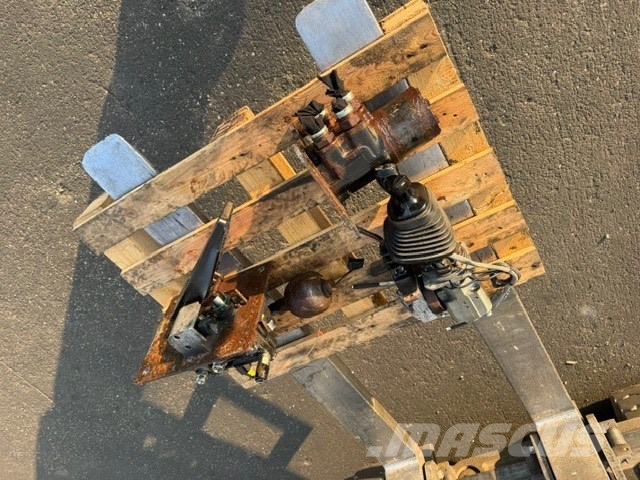 Liebherr L 566 USED HYDRAULIC PARTS CAB Cabine en interieur