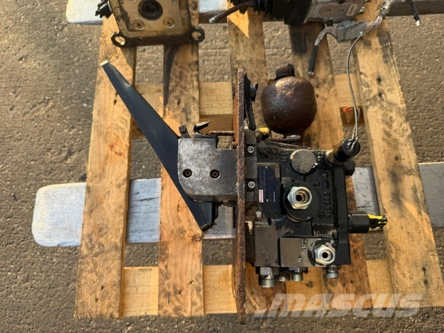 Liebherr L 566 USED HYDRAULIC PARTS CAB Cabine en interieur