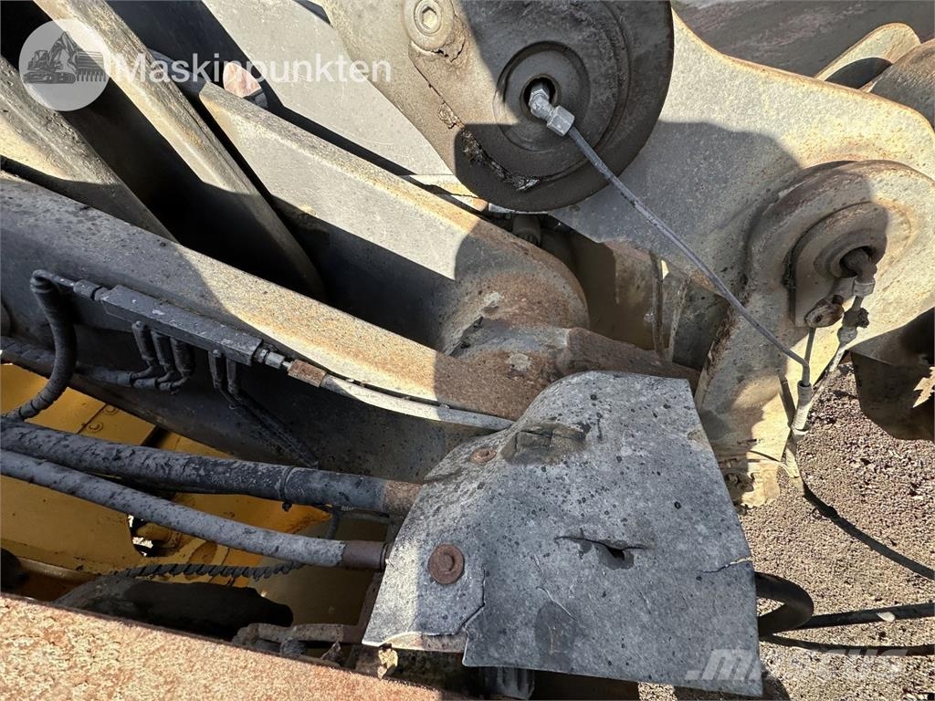 Volvo L120C Kolesni nakladalci