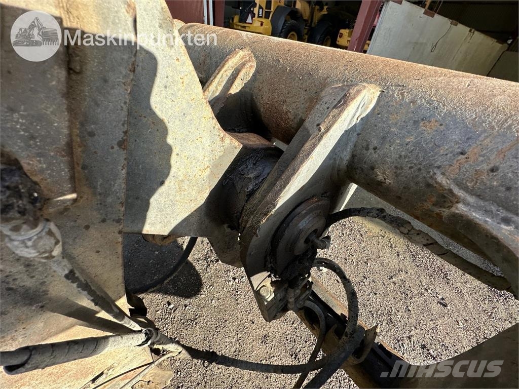 Volvo L120C Kolesni nakladalci