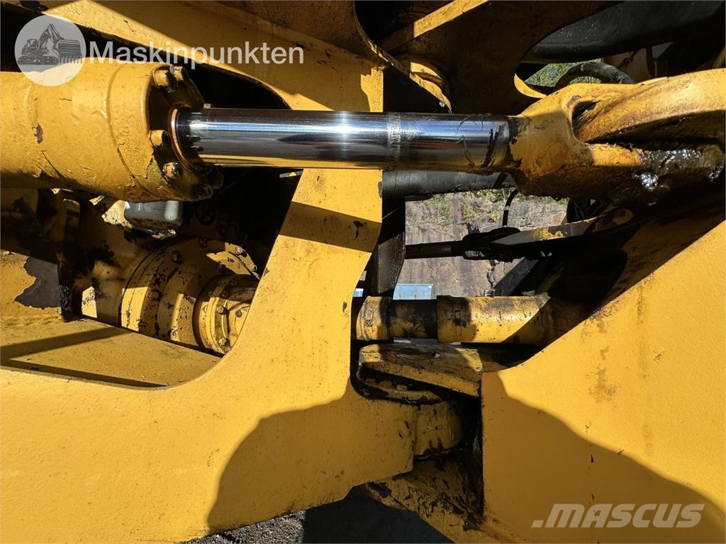 Volvo L120C Kolesni nakladalci