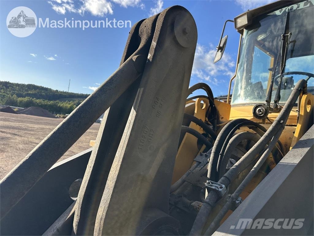 Volvo L120C Kolesni nakladalci