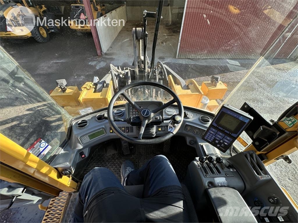 Volvo L120C Kolesni nakladalci
