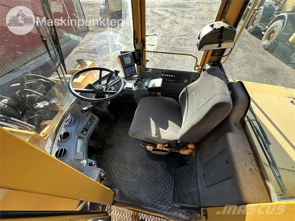 Volvo L120C Kolesni nakladalci