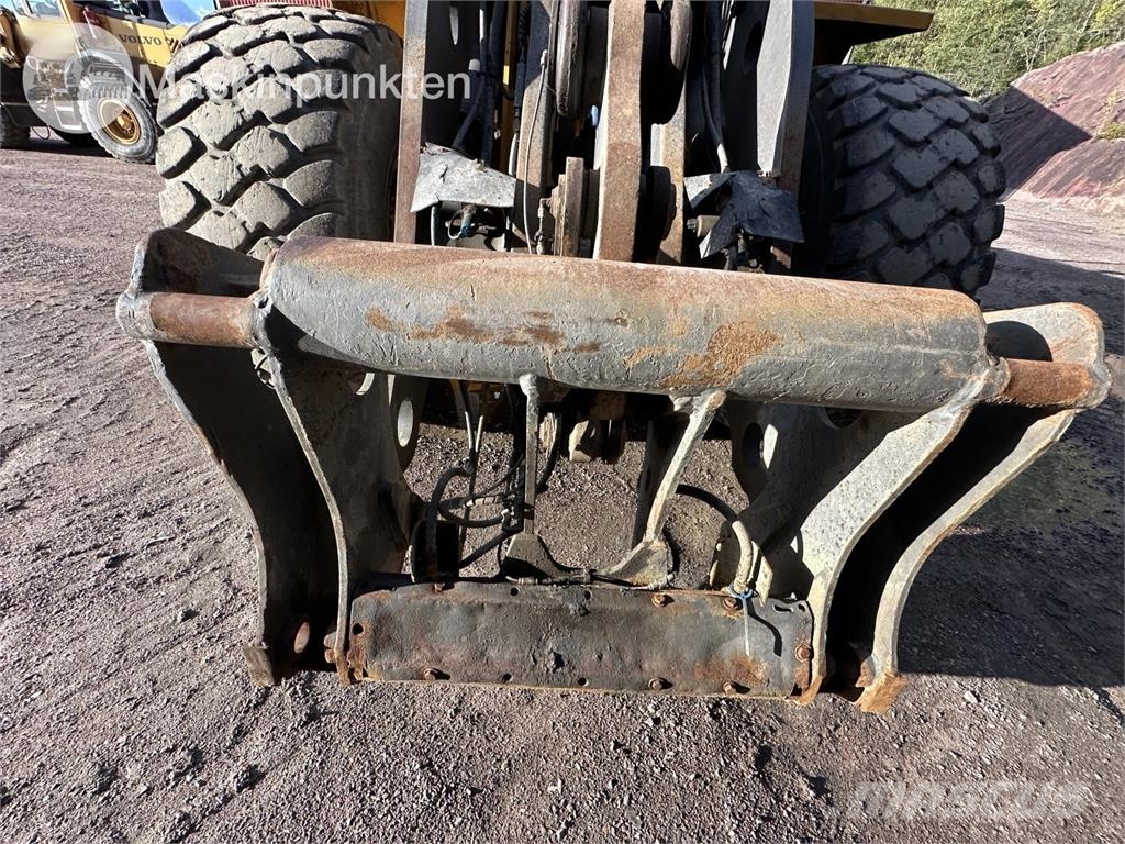 Volvo L120C Kolesni nakladalci