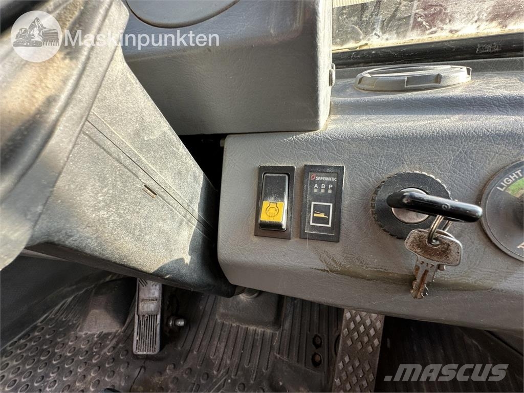 Volvo L120C Kolesni nakladalci