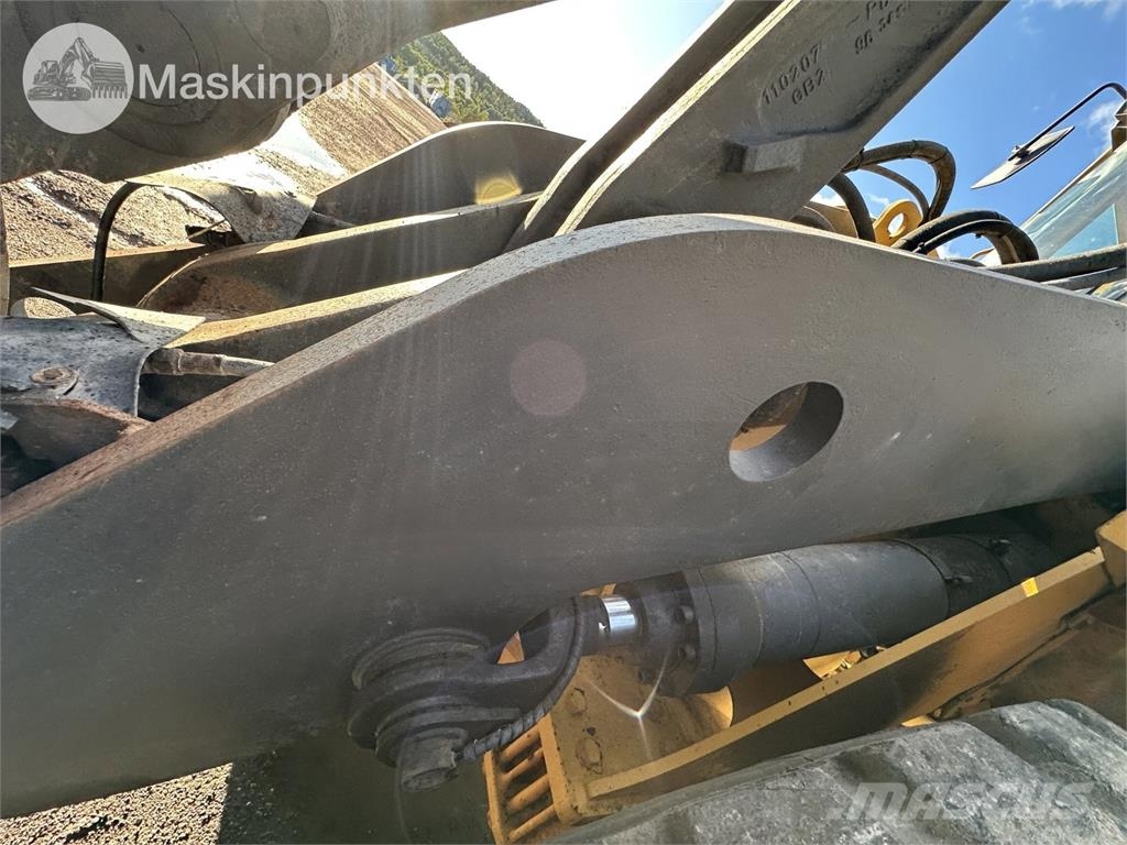 Volvo L120C Kolesni nakladalci