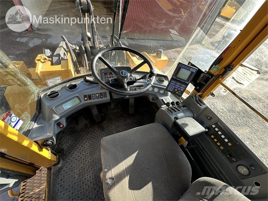 Volvo L120C Kolesni nakladalci