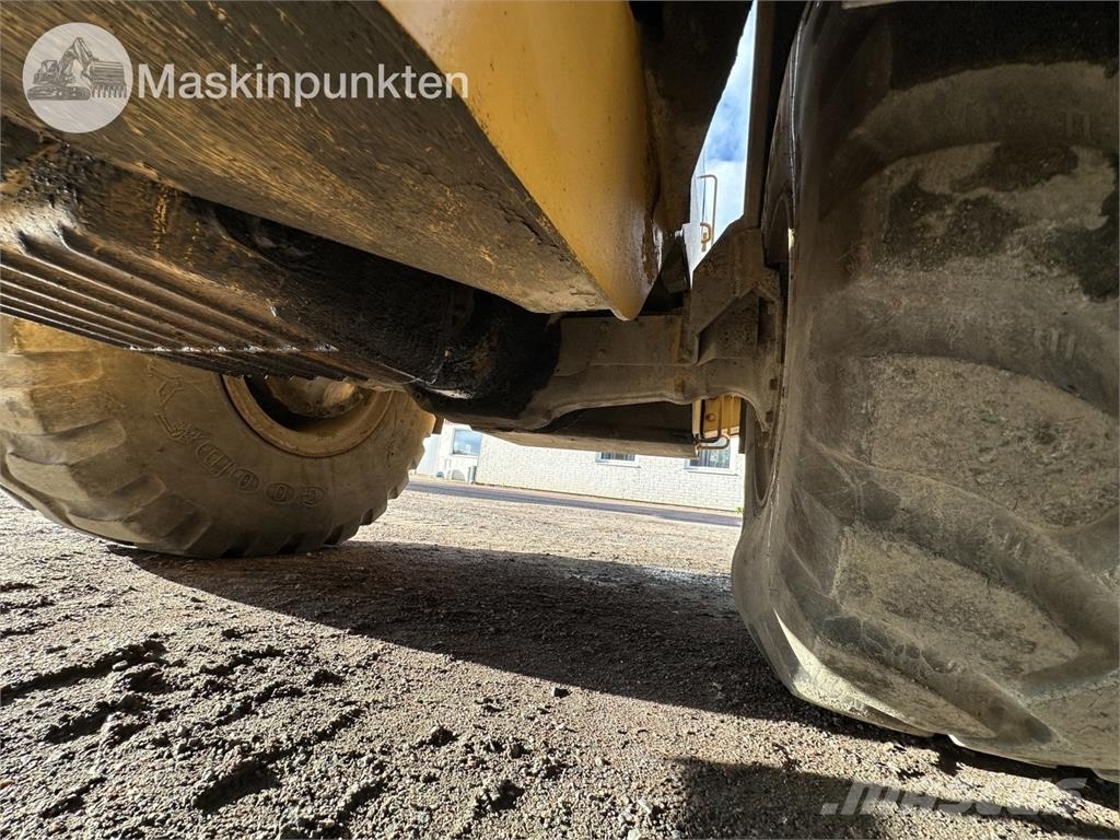 Volvo L120C Kolesni nakladalci