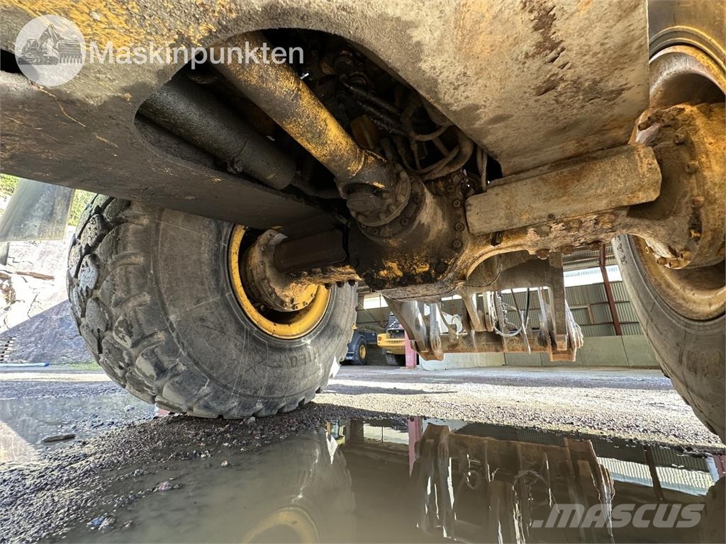 Volvo L120C Kolesni nakladalci