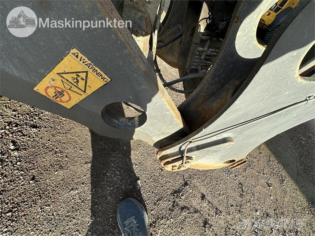Volvo L120C Kolesni nakladalci