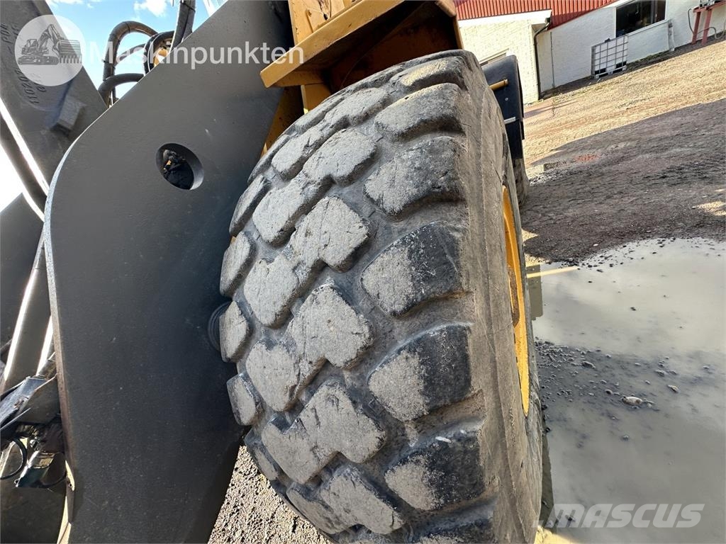 Volvo L120C Kolesni nakladalci