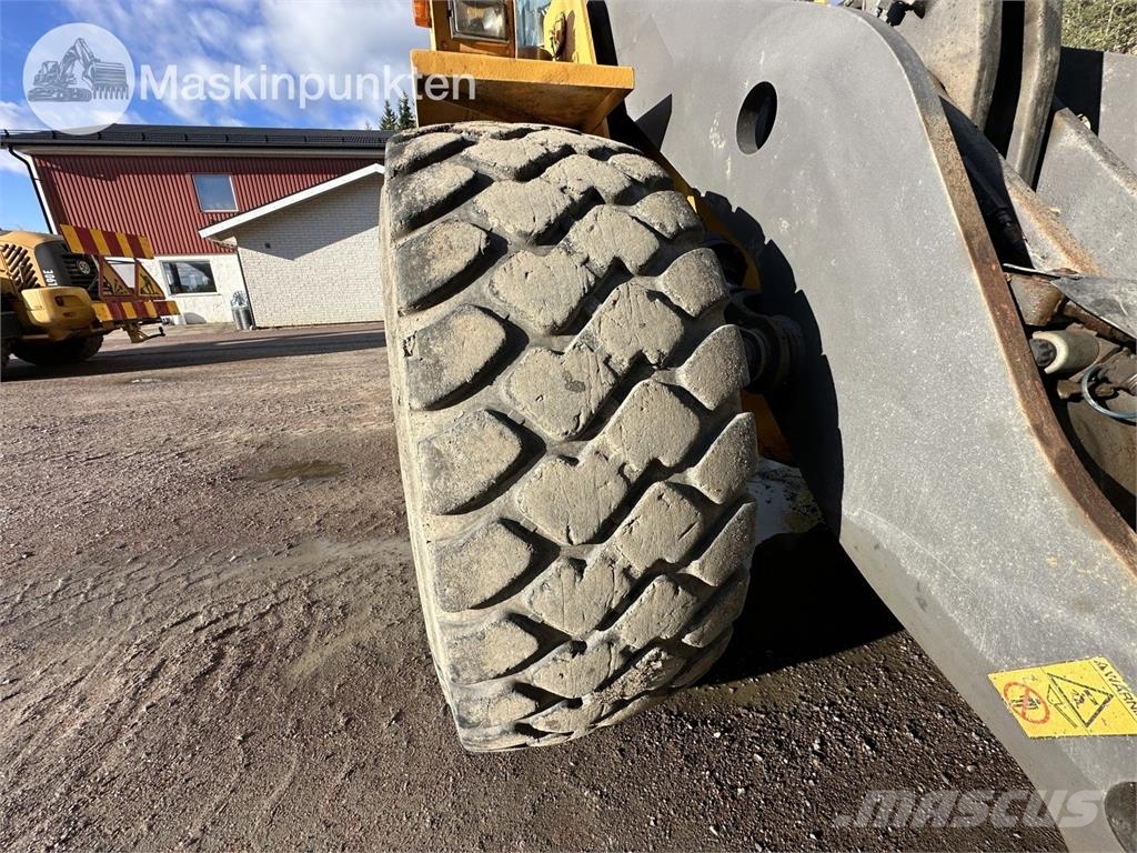 Volvo L120C Kolesni nakladalci