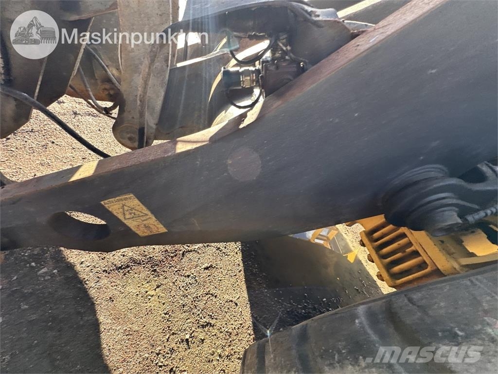 Volvo L120C Kolesni nakladalci