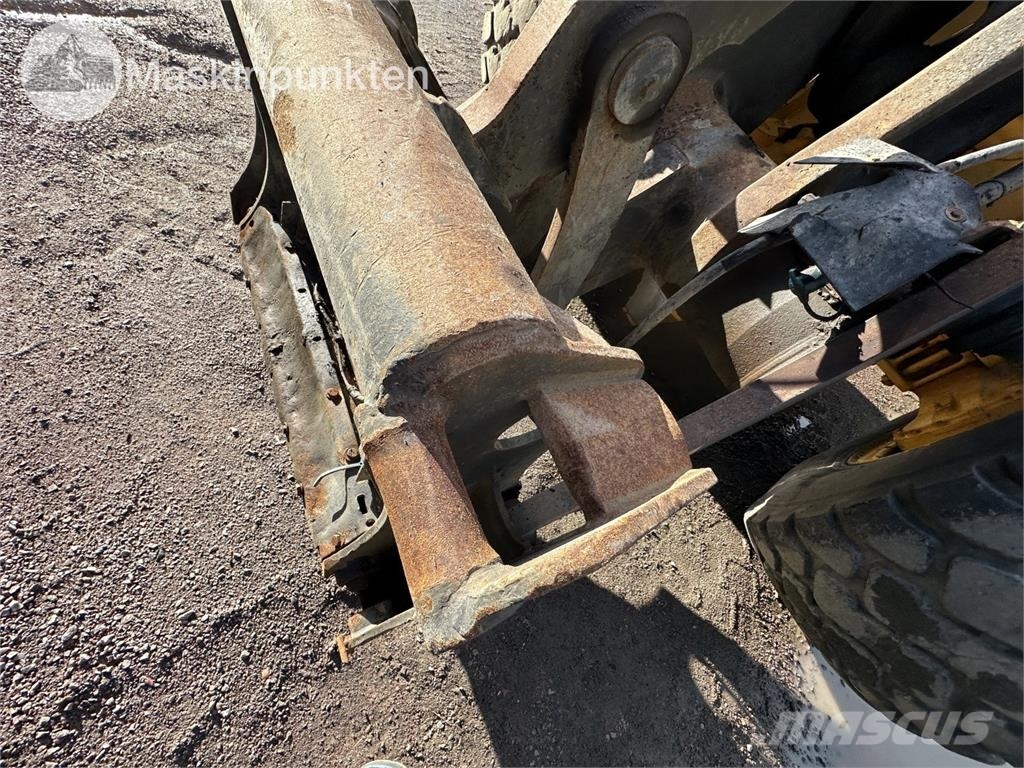 Volvo L120C Kolesni nakladalci