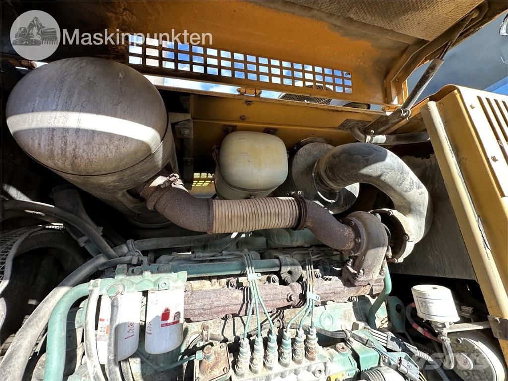 Volvo L120C Kolesni nakladalci