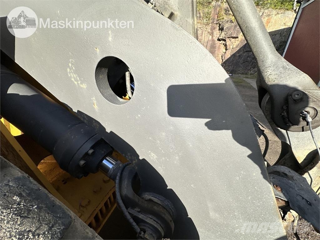 Volvo L120C Kolesni nakladalci